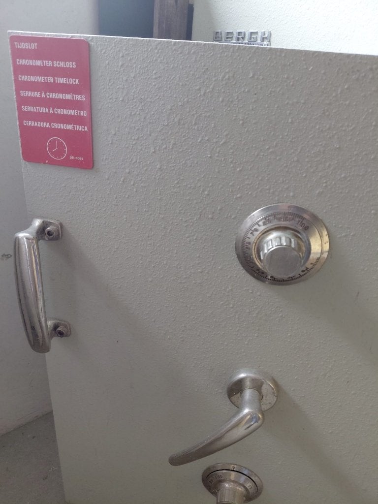 == DIKKE == brandkast - safe - kluis !, Huis en Inrichting, Ophalen, Gebruikt, Brandkast