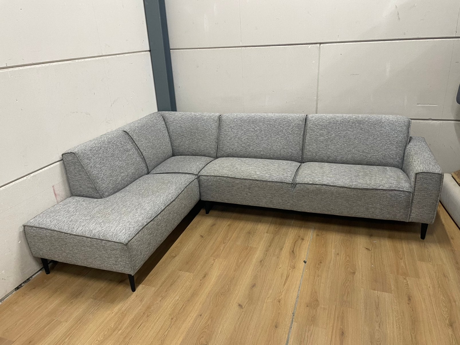 Mooie luxe grijze moderne hoekbank - GEREINIGD!!!