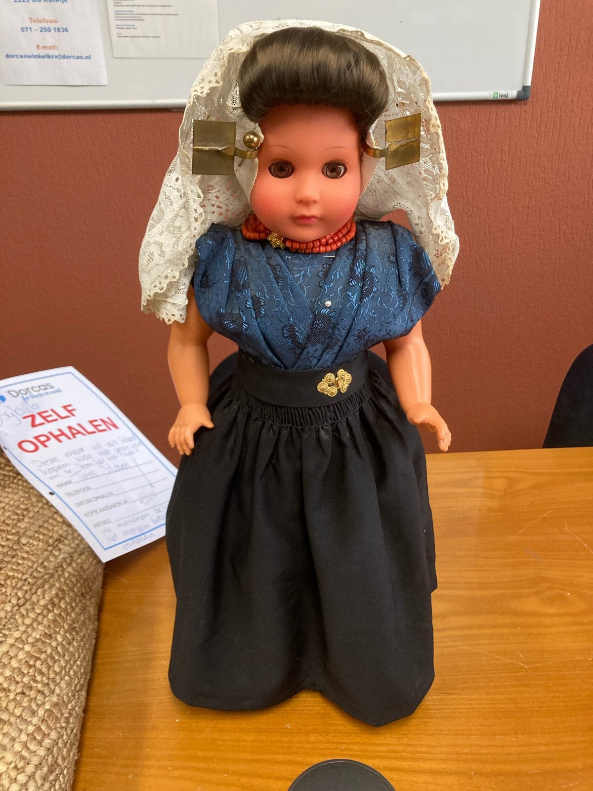 Vintage pop in traditionele Nederlandse klederdracht, W, Ophalen of Verzenden, Zo goed als nieuw, W