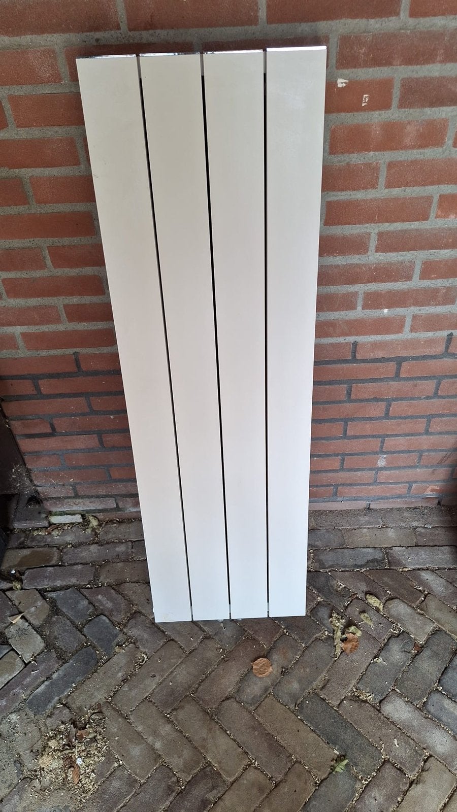 Witte verticale design radiator, Doe-het-zelf en Verbouw, Verwarming en Radiatoren, Ophalen, Zo goed als nieuw, 500 tot 800 watt