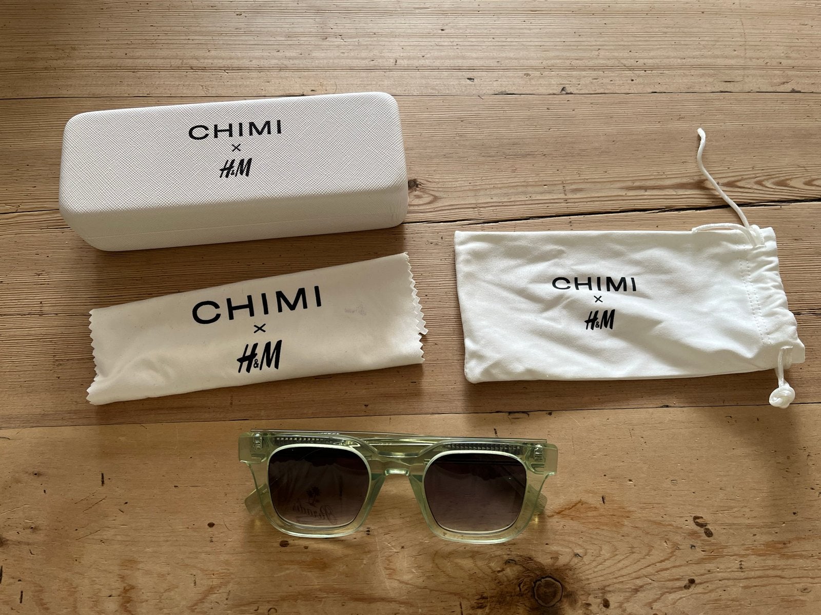 Chimi x H&M pastelgroene unisex zonnebril, Overige merken, Zonnebril, Ophalen of Verzenden, Zo goed als nieuw