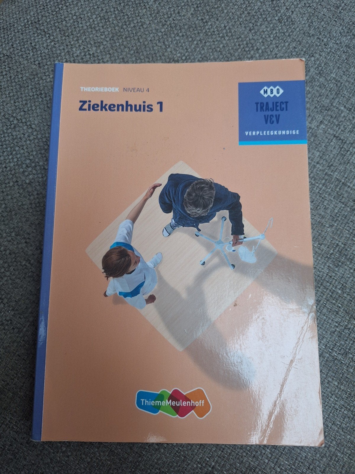 Boek ziekenhuis 1, Ophalen, Zo goed als nieuw, Overige niveaus, Overige vakken