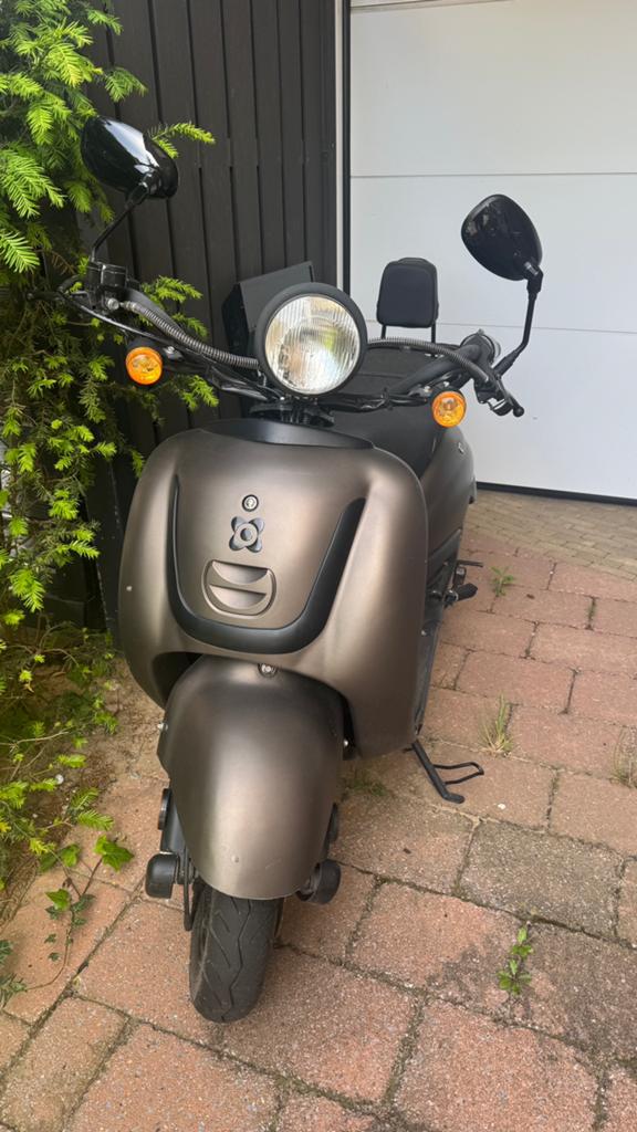 AGM Retro scooter, Fietsen en Brommers, Ophalen, Zo goed als nieuw, Benzine