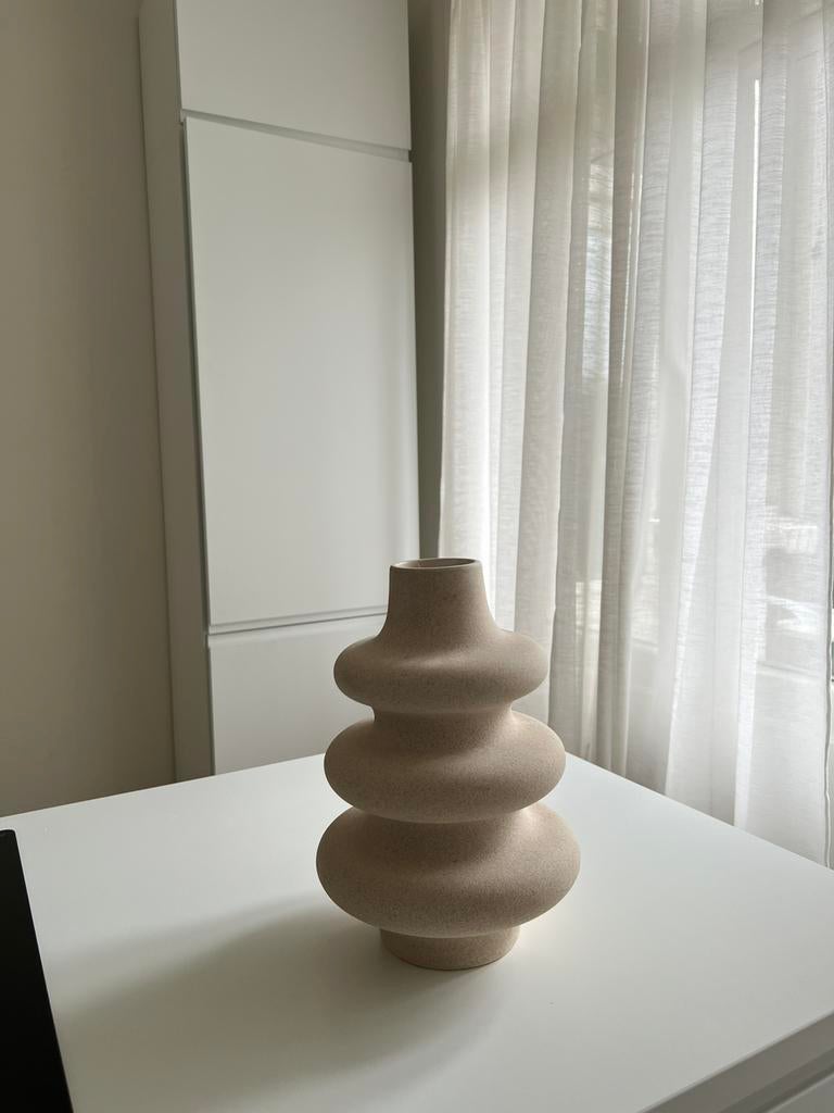 LARGE BEIGE LIGHT CERAMIC VASE, Huis en Inrichting, Woonaccessoires | Vazen, Zo goed als nieuw, Overige kleuren, Minder dan 50 cm