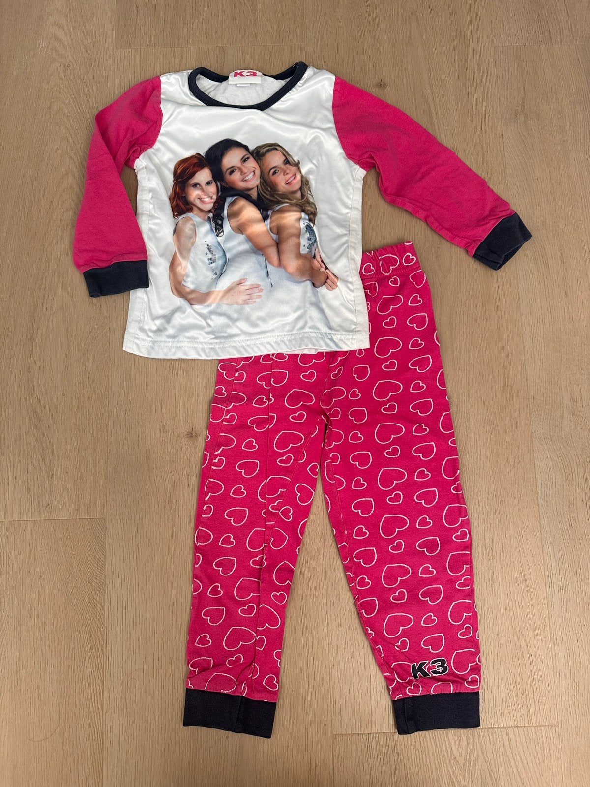 K3 | Pyjama roze met Hartjes en K3-print | Maat: 98, Ophalen of Verzenden, Gebruikt, Meisje, Nacht- of Onderkleding