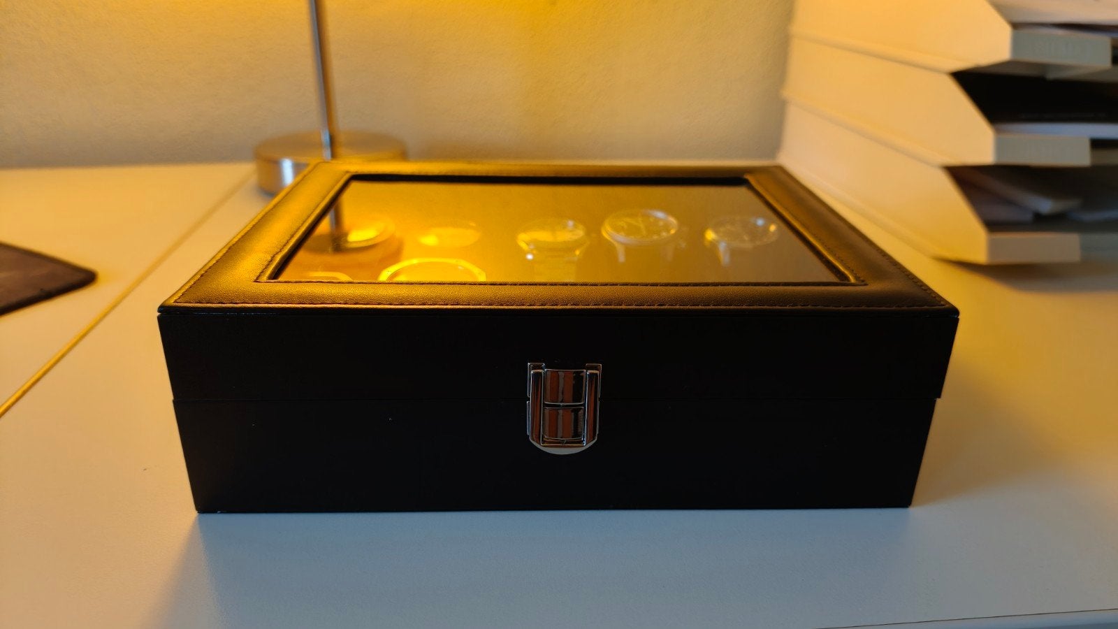 8 horloges in display box G-Shock / Militado en meer, Overige materialen, Polshorloge, Overige materialen, Zo goed als nieuw