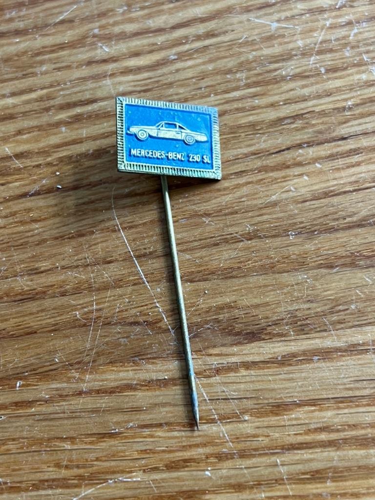 Mercedes-Benz 230 SL Pin/ speldje - W.v.Veluw Zeist, Verzamelen, Ophalen of Verzenden, Gebruikt, Overige onderwerpen
