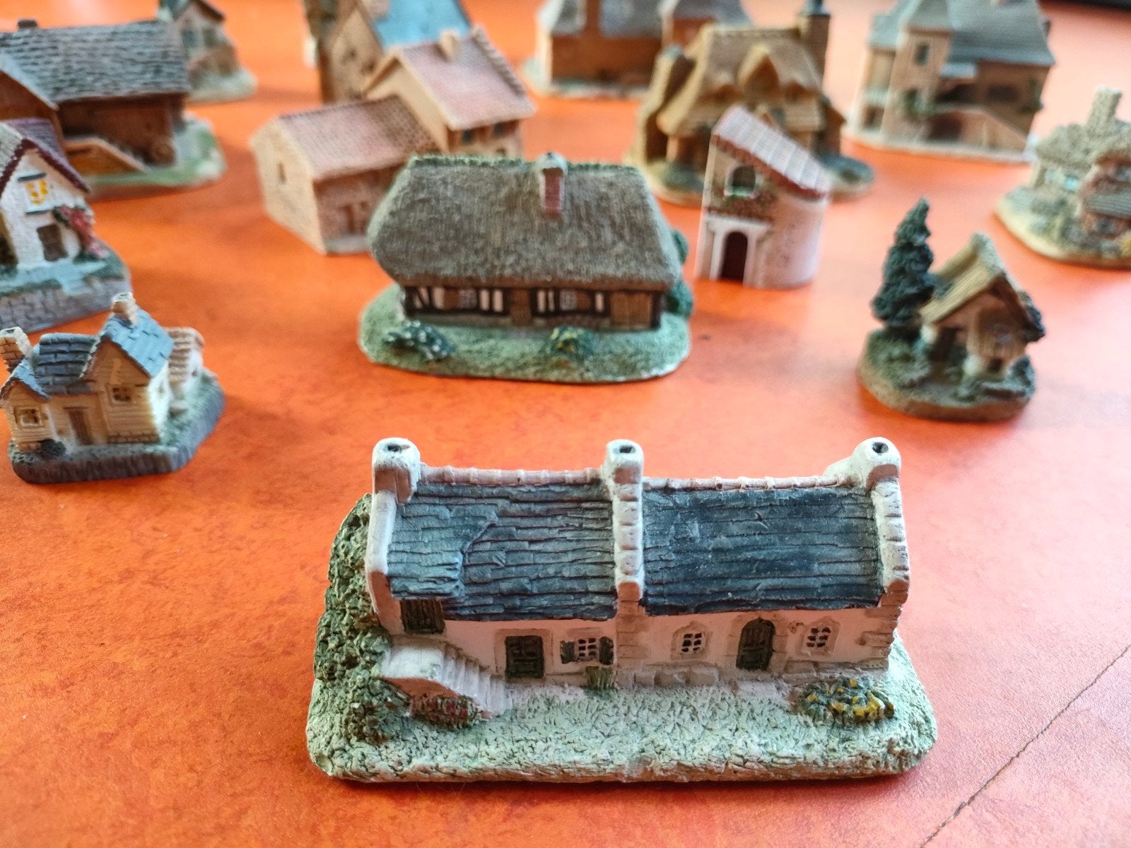 Miniaturen. Engelse en Franse huisjes, Ophalen of Verzenden, Zo goed als nieuw, Transport