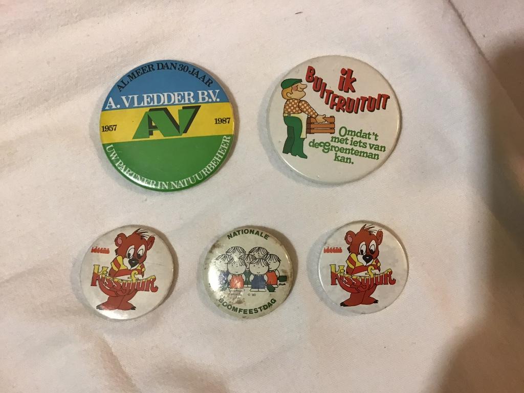 5 buttons, Ophalen of Verzenden, Overige onderwerpen