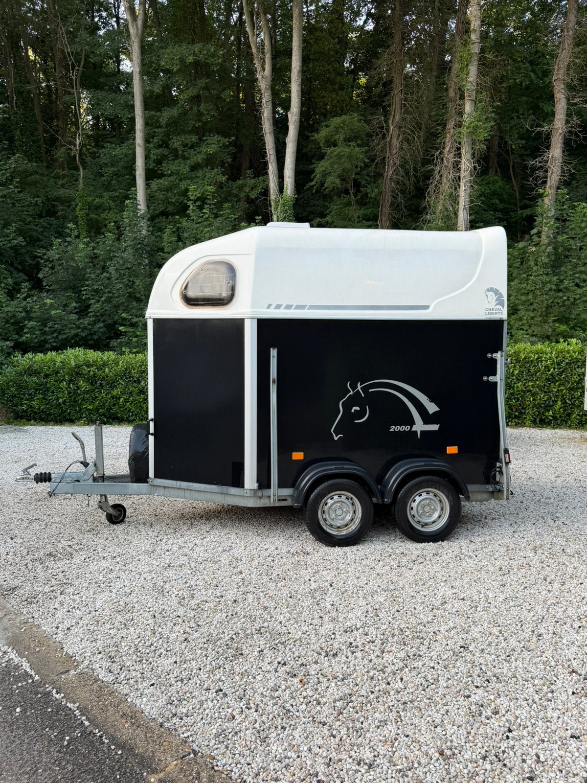 Te koop 2 paards trailer Cheval Liberte, Ophalen, Gebruikt, Hout, 2-paards trailer