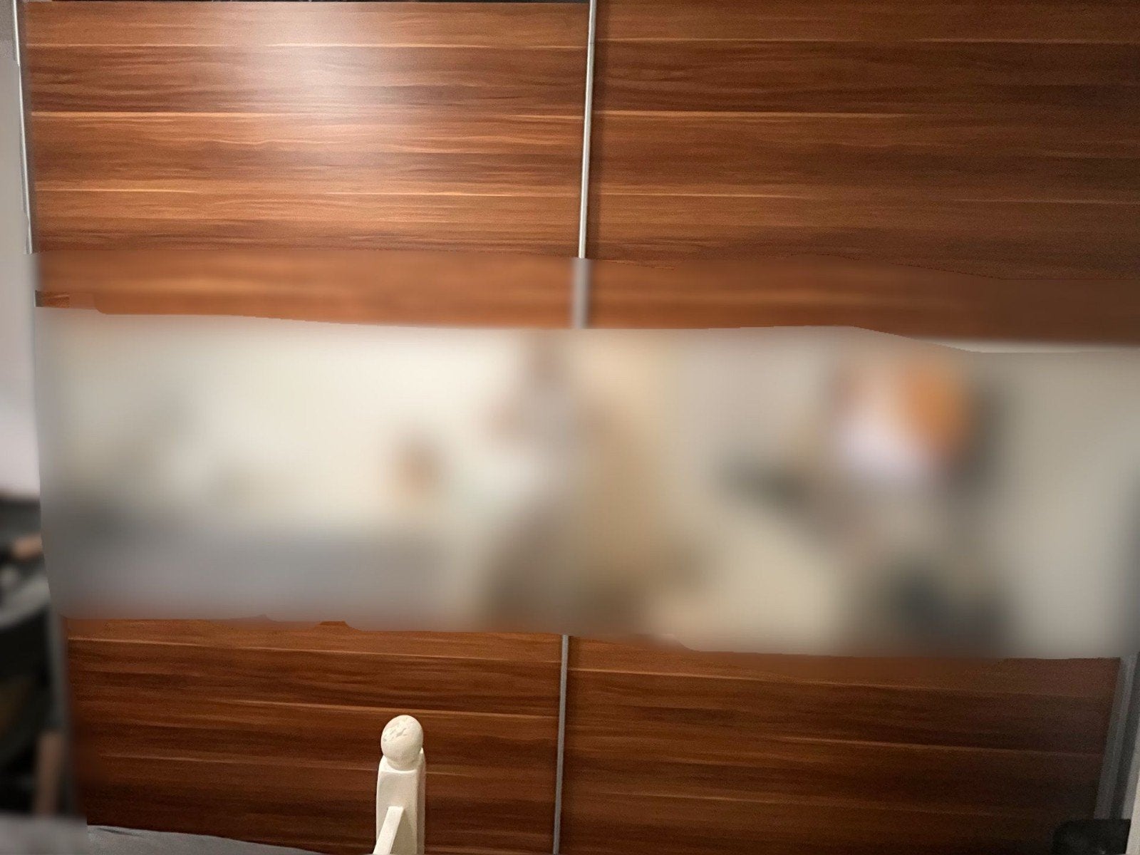 Grote kledingkast met schuifdeuren en spiegel, Gebruikt, Modern met spiegel, 200 cm of meer, Met plank(en)