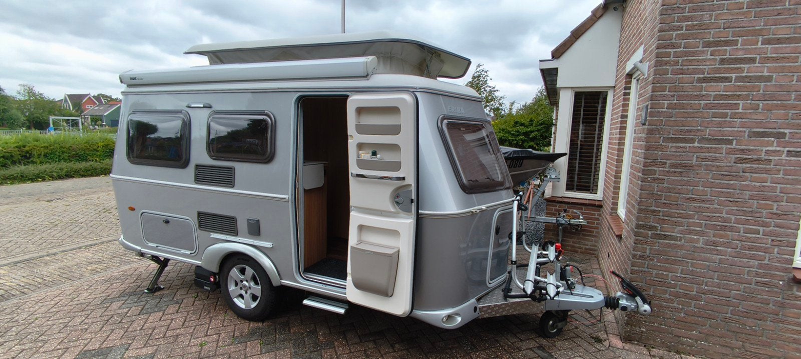 Eriba Touring 430 Silver Edition, Caravans en Kamperen, Caravans, Particulier, 750 - 1000 kg, Standaardzit, Eriba, Dwarsbed, Vast bed