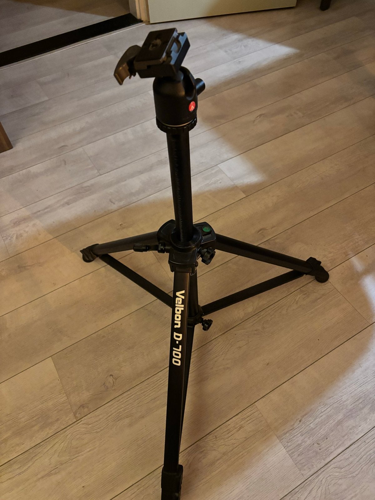 GERESERVEERD Velbon D700 Driepoot Statief met Nette Tas, Ophalen, Velbon, Driepoot, Zo goed als nieuw