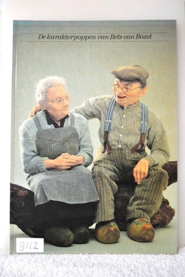 OPRUIMING: Mooi boek over karakter poppen NR 9112, Ophalen of Verzenden, Zo goed als nieuw, Accessoires