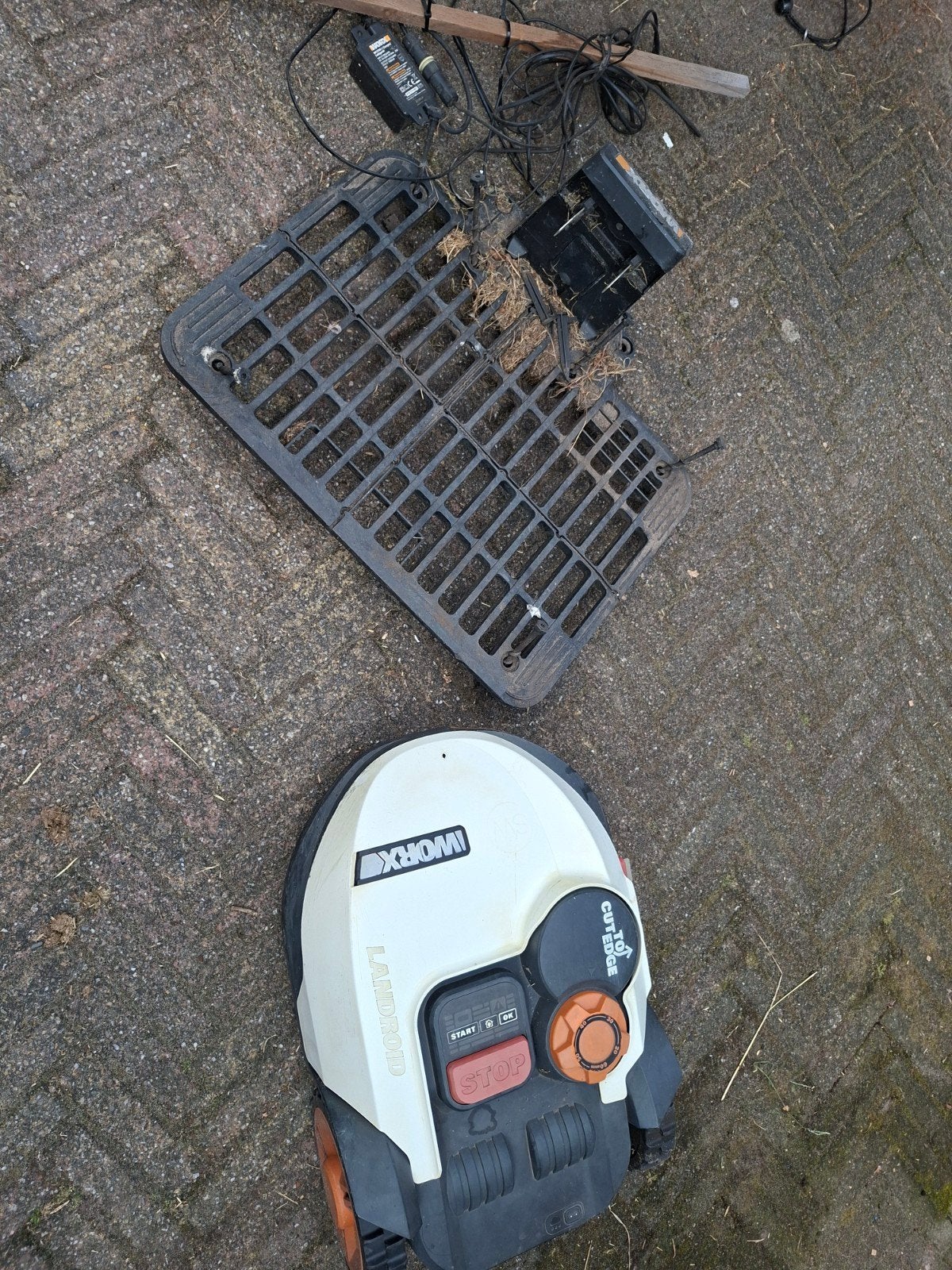 Worx Landroid robotmaaier met laadstation, Ophalen, Gebruikt, Worx