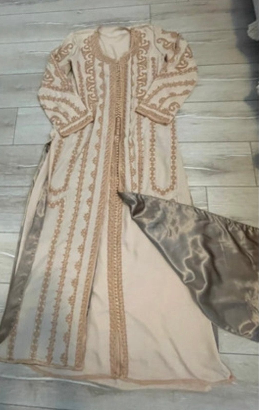 Prachtige dubbele takchita jurk met riem - Maat S/M, Maat 38/40 (M), Overige typen, Beige, Ophalen of Verzenden
