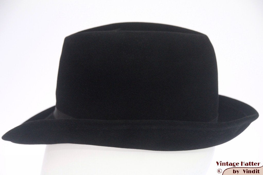Vintage Dames gleufhoed zwart fluweel 56 gratis verzenden NL, Ophalen of Verzenden, Zo goed als nieuw, 56 of 57 cm (M, 7 of 7⅛ inch)