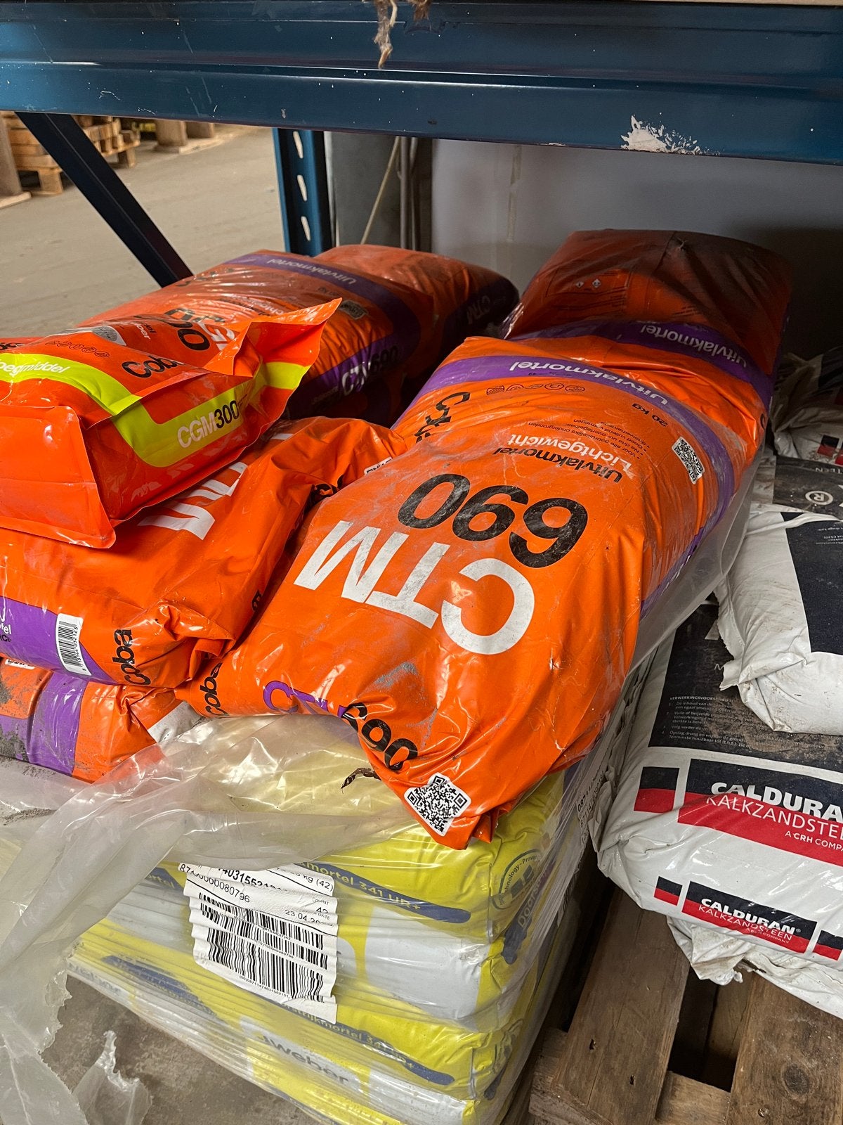 8 zakken CTM 690 Lichtgewicht Uitvlakmortel 20kg, Ophalen, Overige typen, Nieuw, Minder dan 20 cm