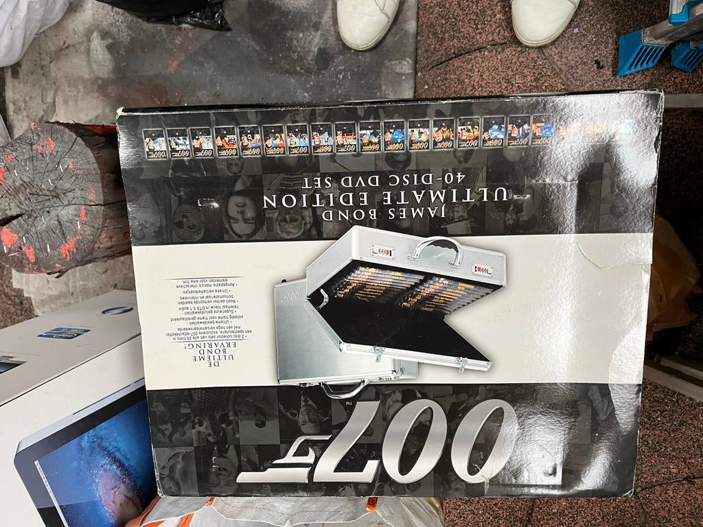 James Bond Ultimate Edition 40-Disc DVD Set, Gebruikt, Boxset, Actiethriller, Ophalen of Verzenden