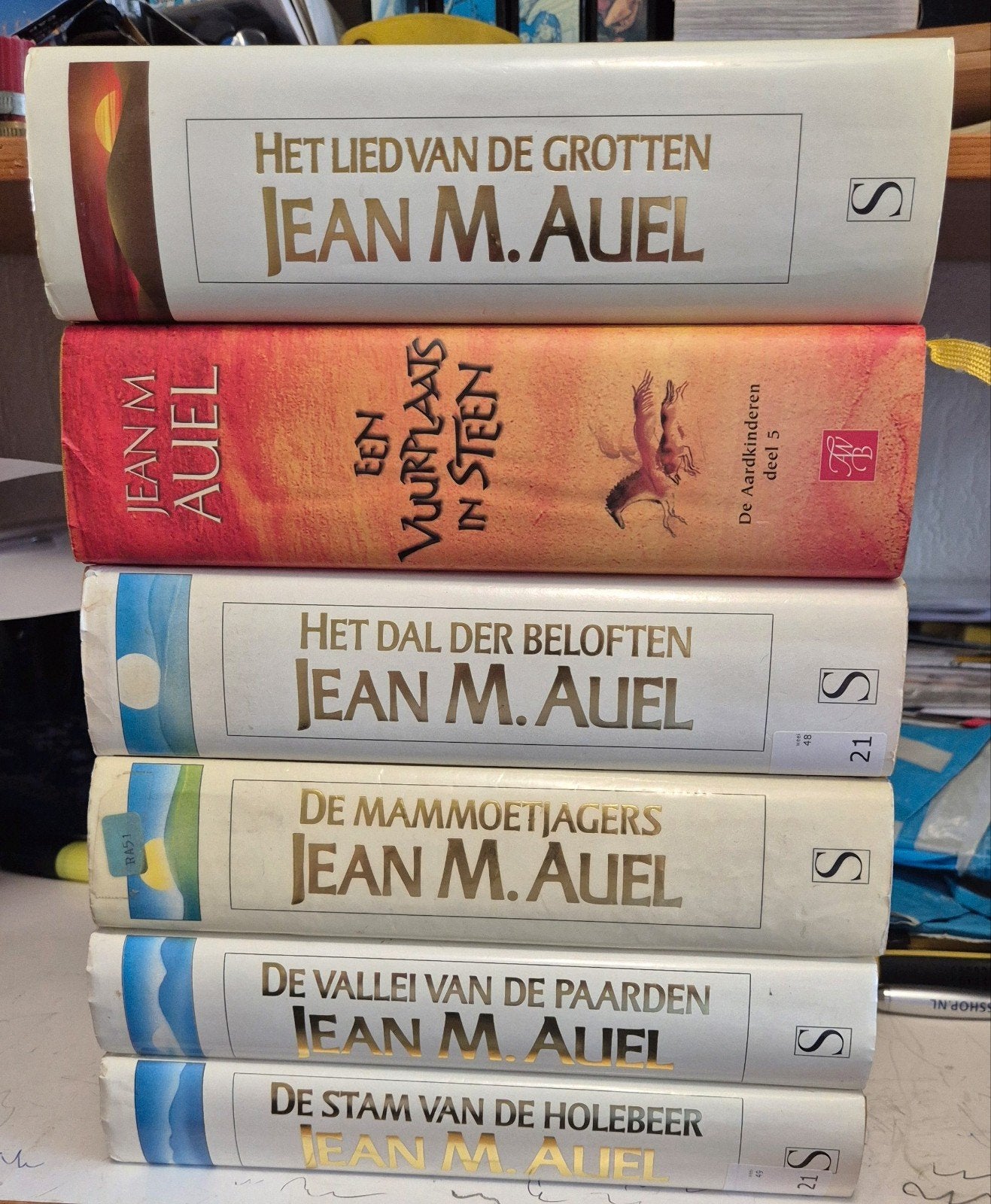 Jean M Auel De Aardkinderen serie 6x compleet Hardcovers, Ophalen of Verzenden, Gelezen