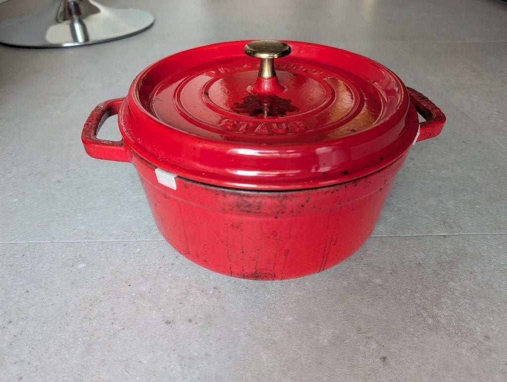 Staub braadpan 24cm in goede staat, Gebruikt, Gietijzer, Ophalen of Verzenden, Keramische plaat