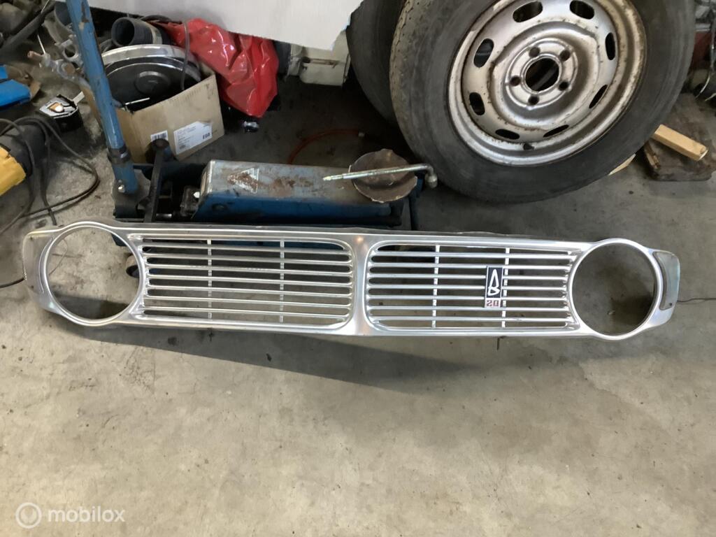 Grill volvo 140 145 144 142 eerste serie + richtingaanwijzer, Gebruikt, Ophalen of Verzenden