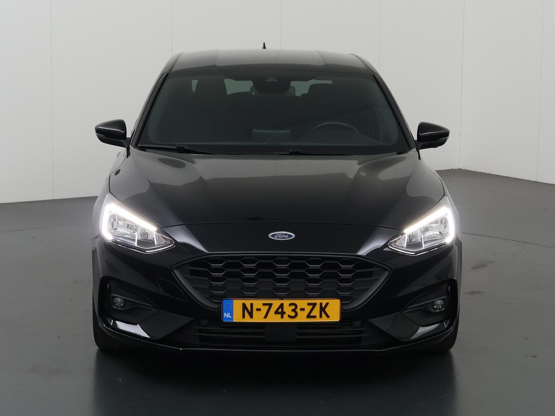 Ford Focus 1.5 EcoBoost ST Line X Business | Winterpakket |, Stof, 1337 kg, Zwart, Bedrijf