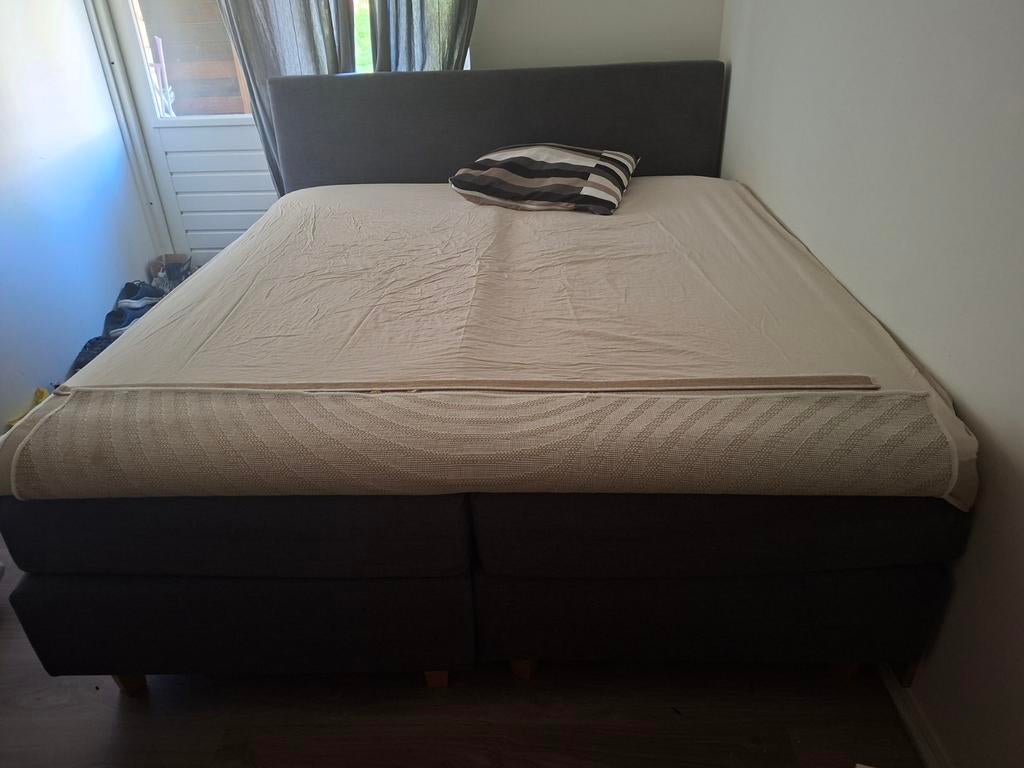 Groot tweepersoonsbed met hoofdbord, Gebruikt, Tweepersoons, Ophalen of Verzenden, 200 cm
