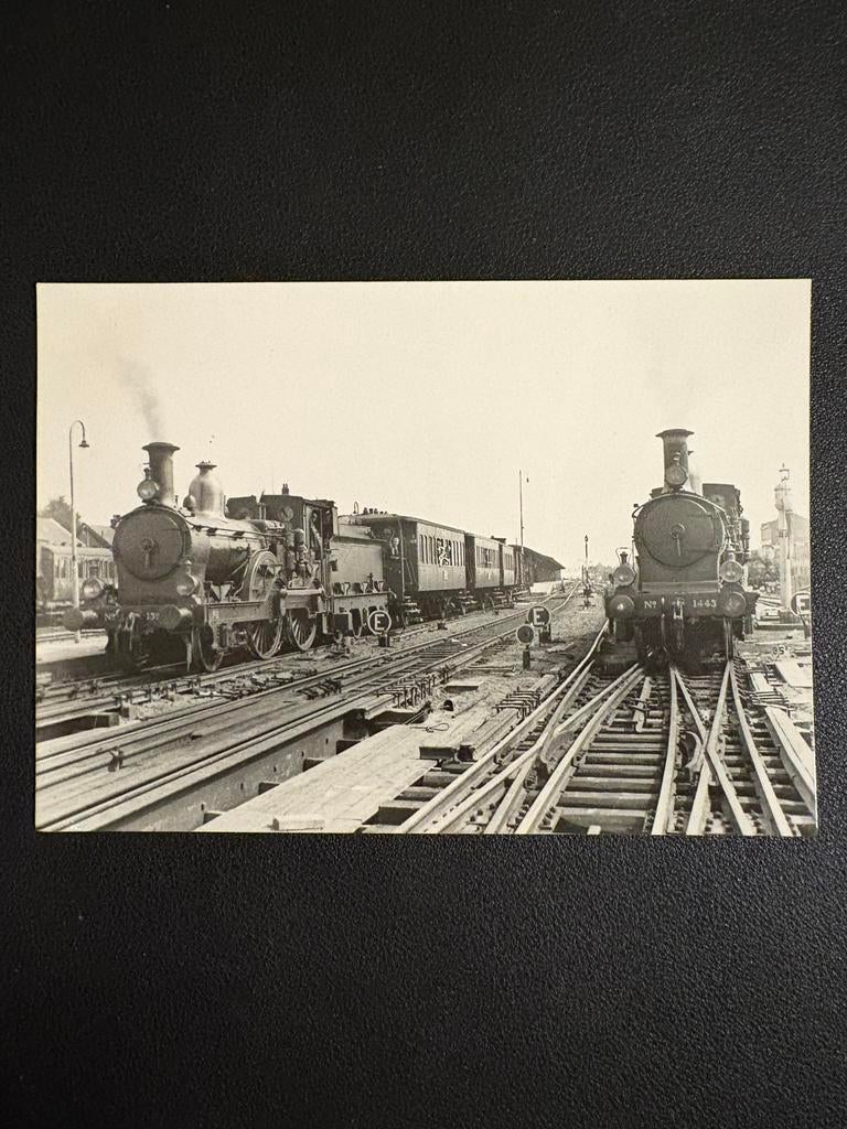 Foto stoomlocomotieven NS-serie 1300 te Hilversum (±1940), Ophalen of Verzenden, Gebruikt, Trein