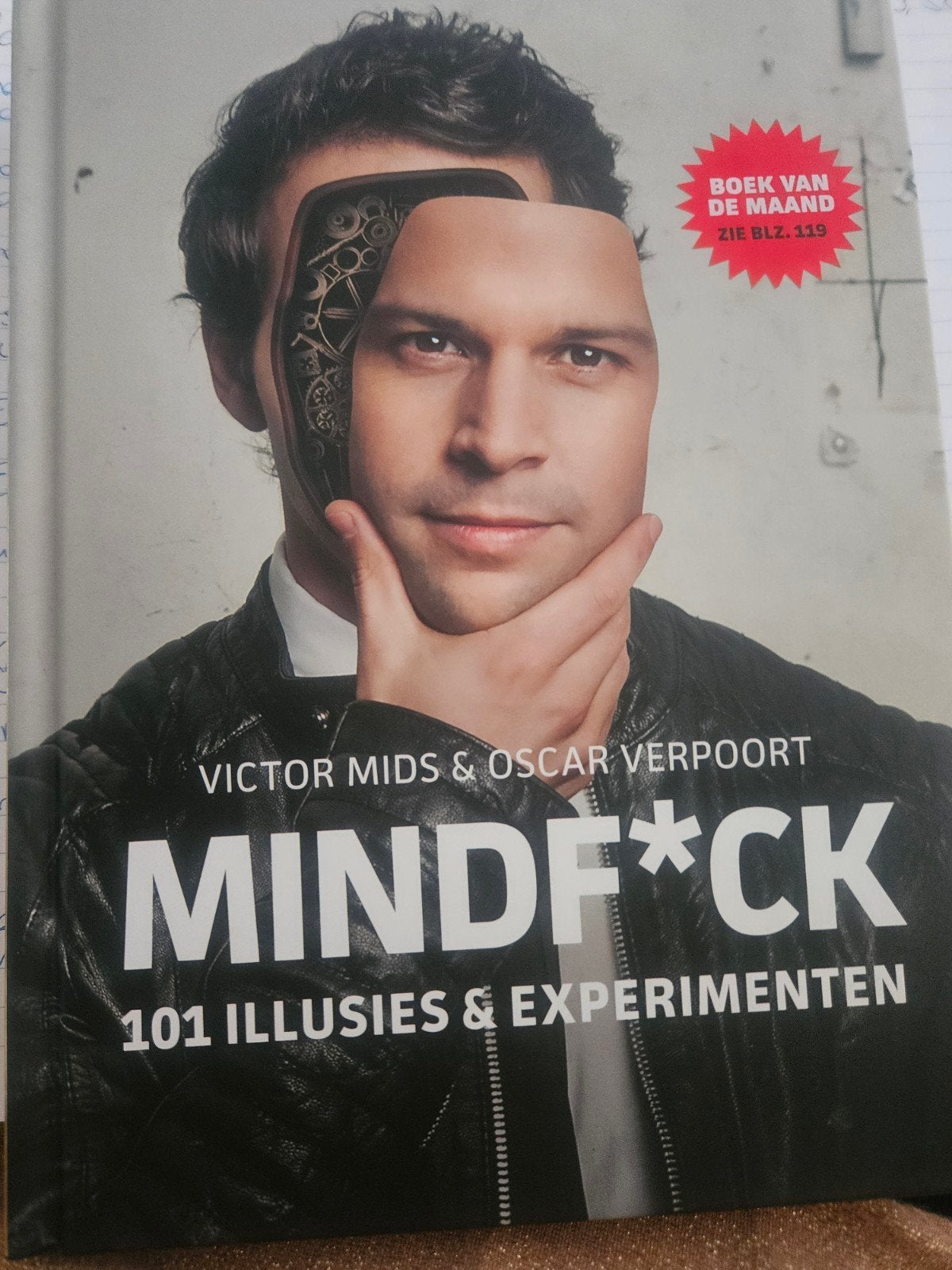 Mindf*ck: 101 Illusies & Experimenten - Victor Mids, Ophalen of Verzenden, Zo goed als nieuw, Victor Mids & Oscar Verpoort, Nederland