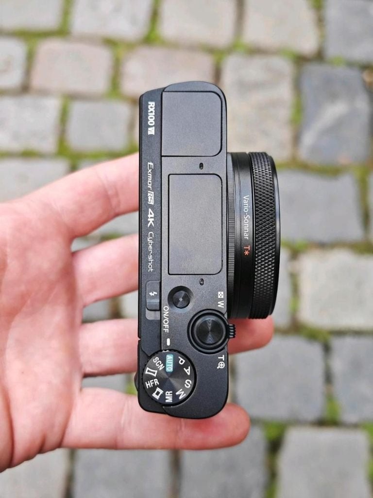 Foto 3 van Sony RX100 VII met accessoires in nieuwstaat