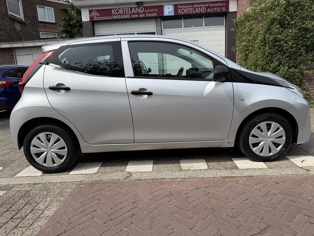 Toyota Aygo 1.0 VVT-i x-fun l Airco l Bluetooth, Auto's, Voorwielaandrijving, Stof, Gebruikt, Met garantie (alle)