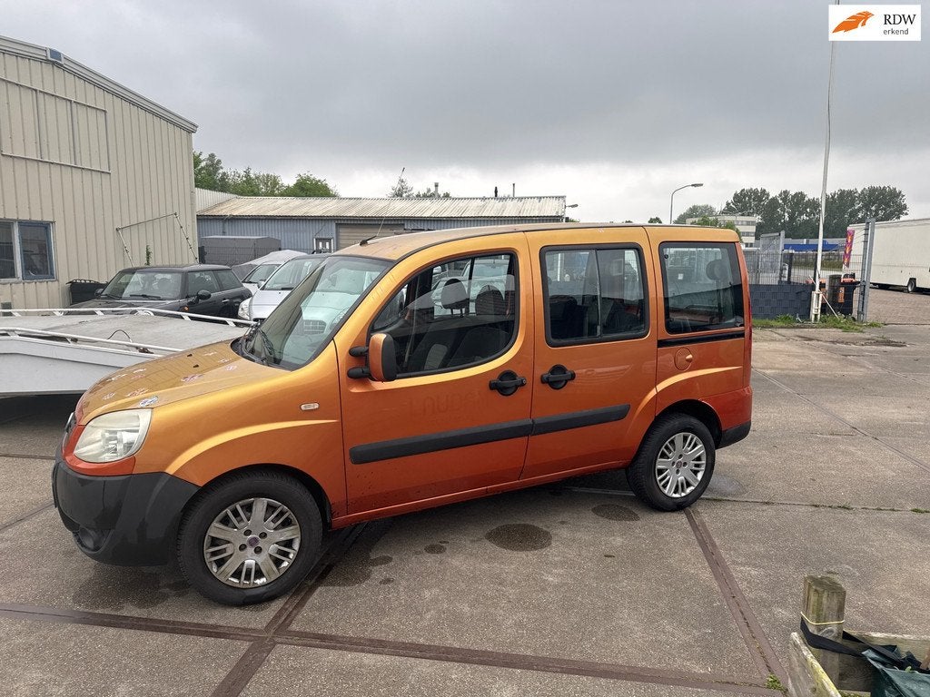Fiat Doblò 1.4 Family Inruil mogelijk, Auto's, Fiat, Voorwielaandrijving, Gebruikt, 7 stoelen, Bedrijf