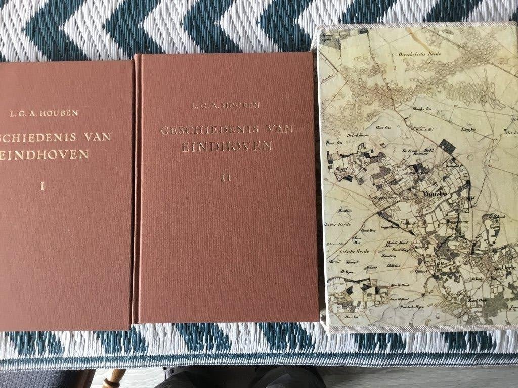 Eindhoven, Geschiedenis van Eindhoven deel 1 en 2 in cassett, Boeken, Ophalen of Verzenden, Zo goed als nieuw, Houben