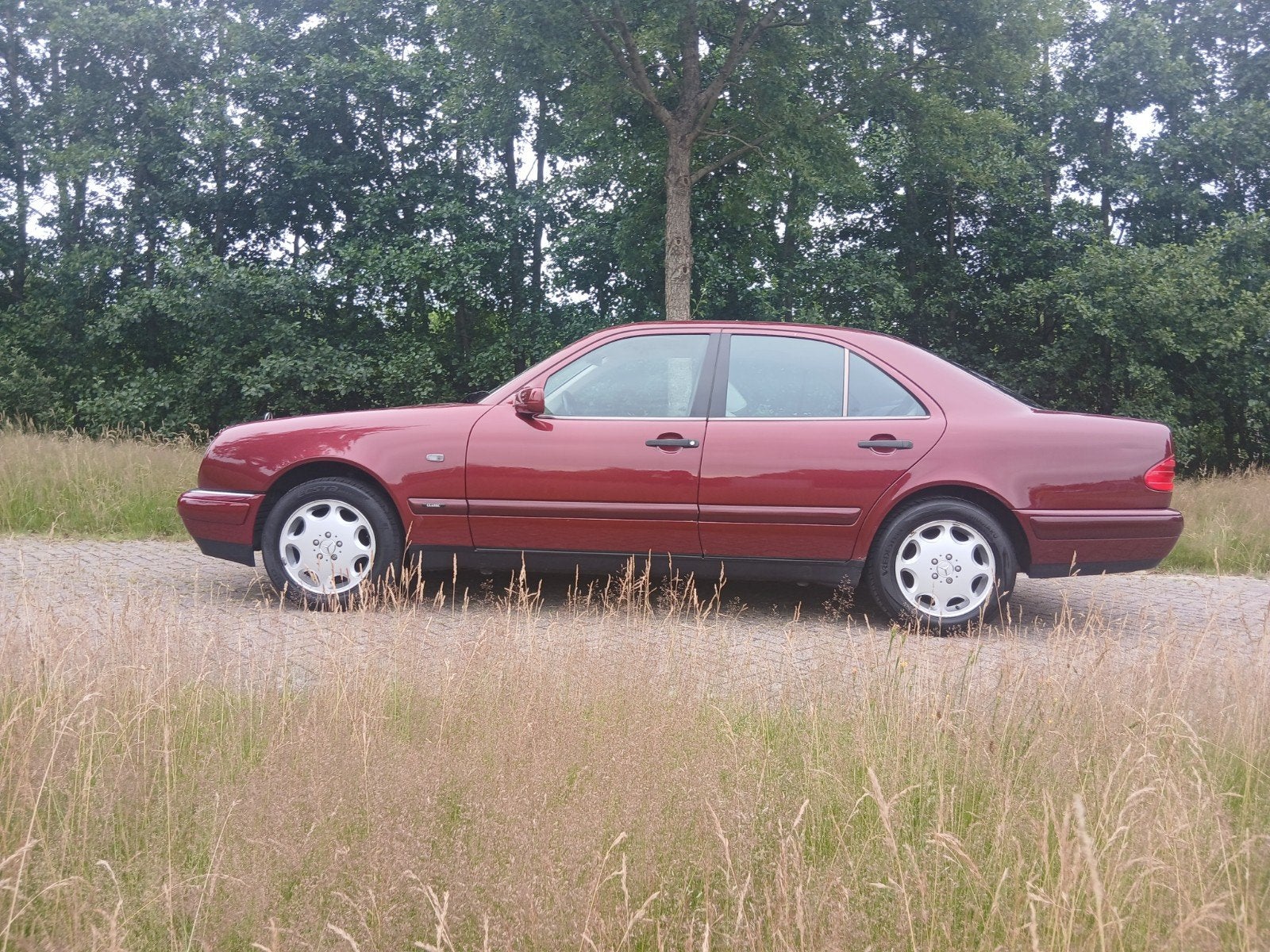 Mercedes-Benz E-Klasse E240 Classic 1998 INRUIL MOGELIJK, Auto's, Beige, Bedrijf, Handgeschakeld, 2398 cc