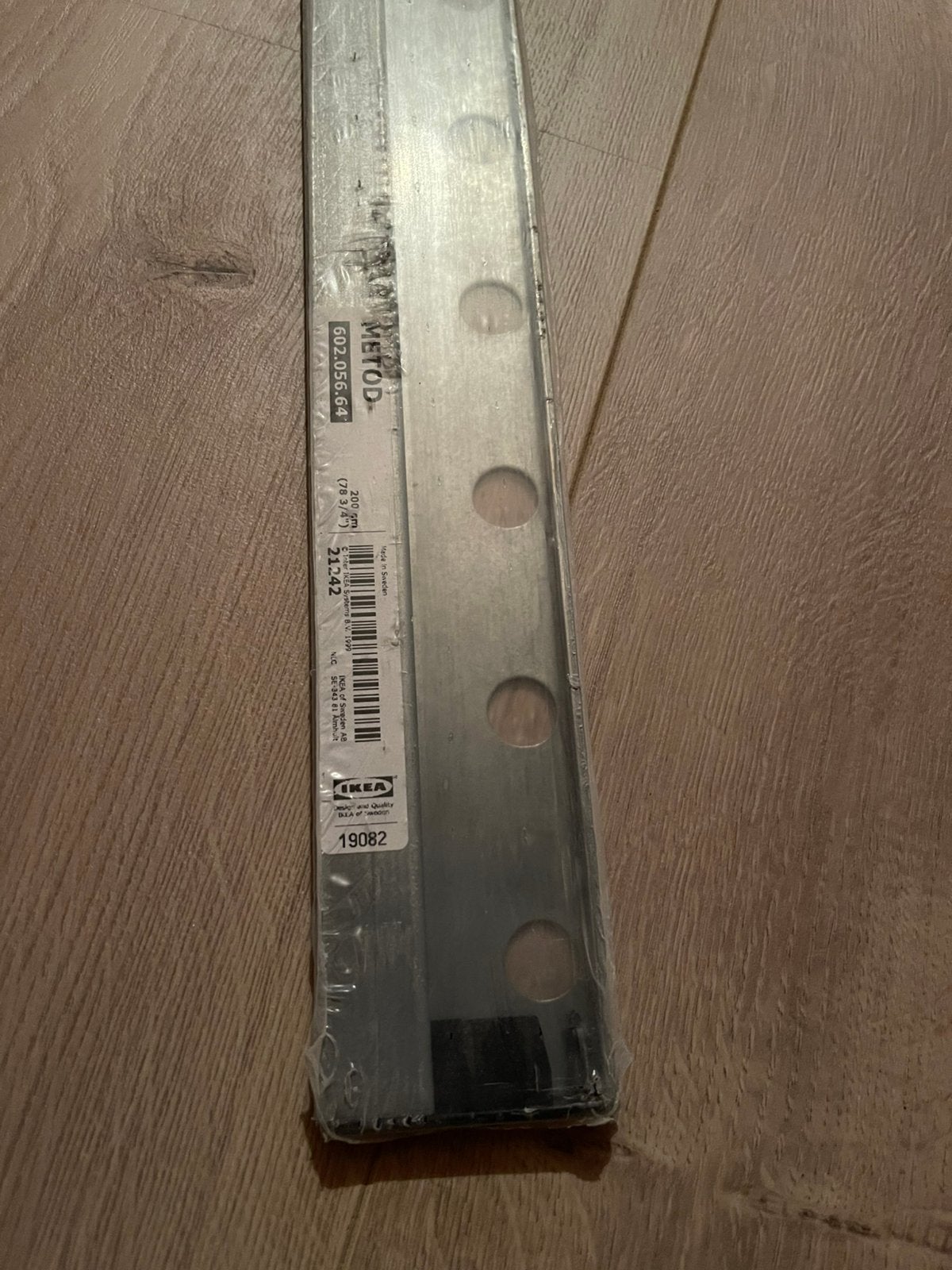 Nieuw: Ikea Metod ophangrail verzinkt 200 cm, Ophalen, Zo goed als nieuw, Plinten