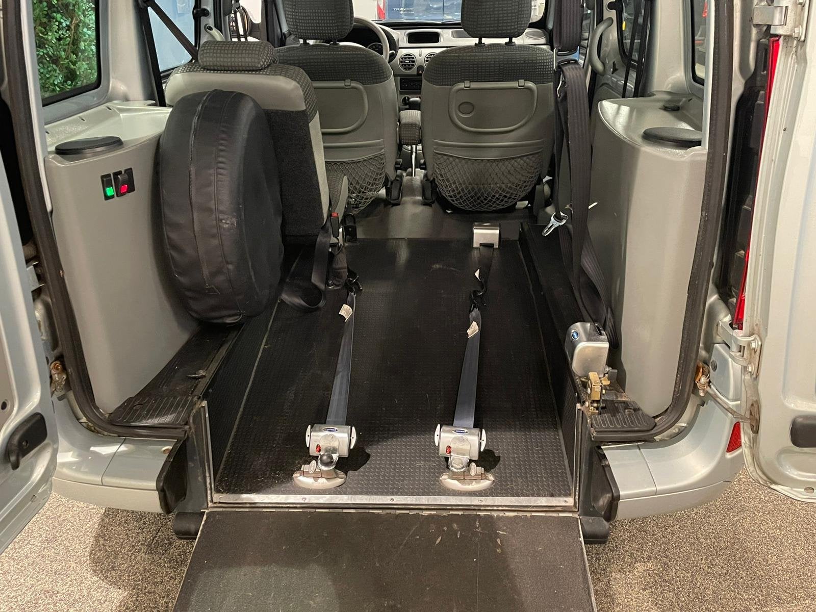 Renault Kangoo Rolstoelauto Automaat (airco) 3+1 rolstoel ge, 12 maanden, Stof, Gebruikt, Origineel Nederlands