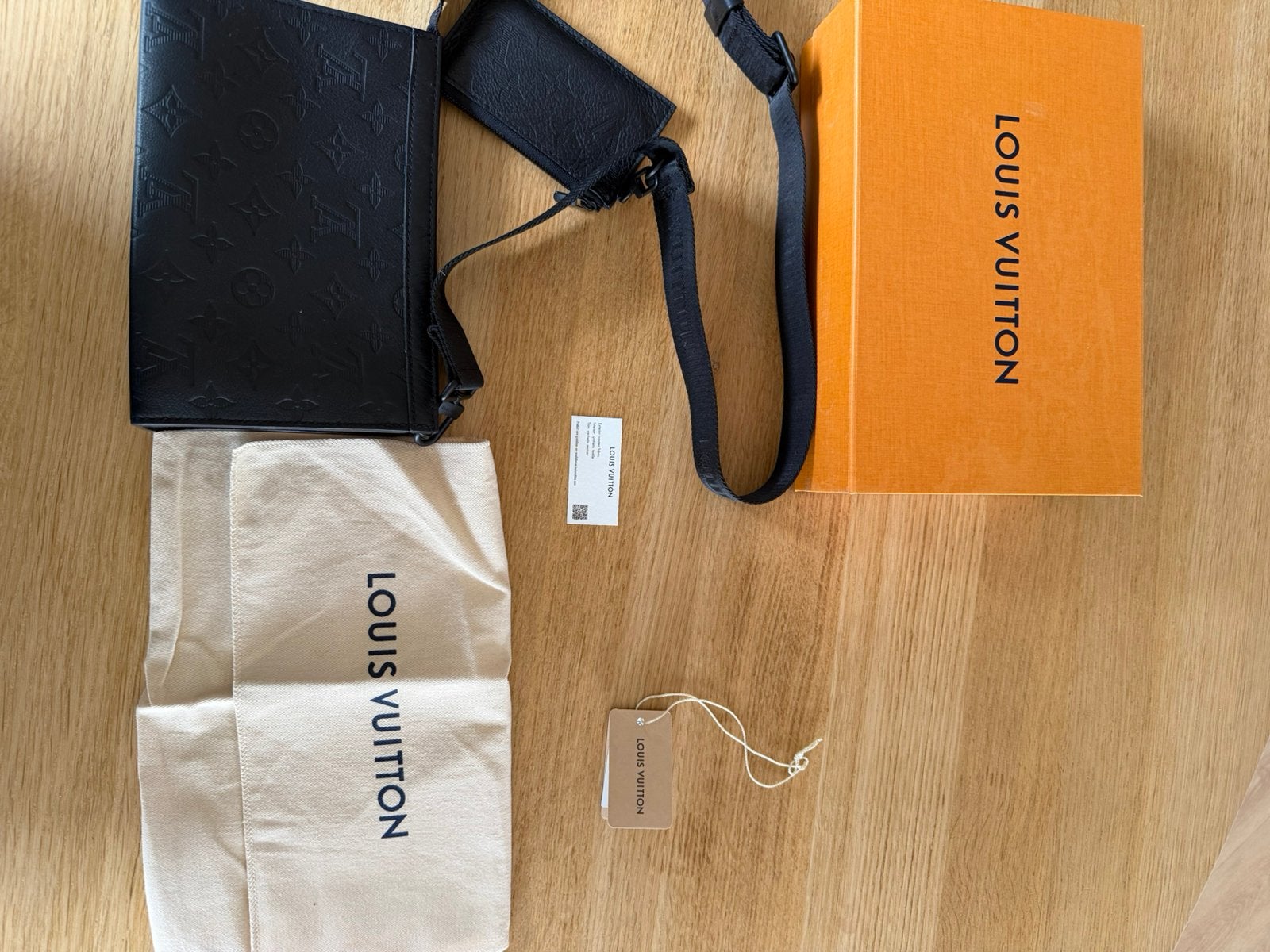 Louis Vuittion Gaston Wearable Wallet tas