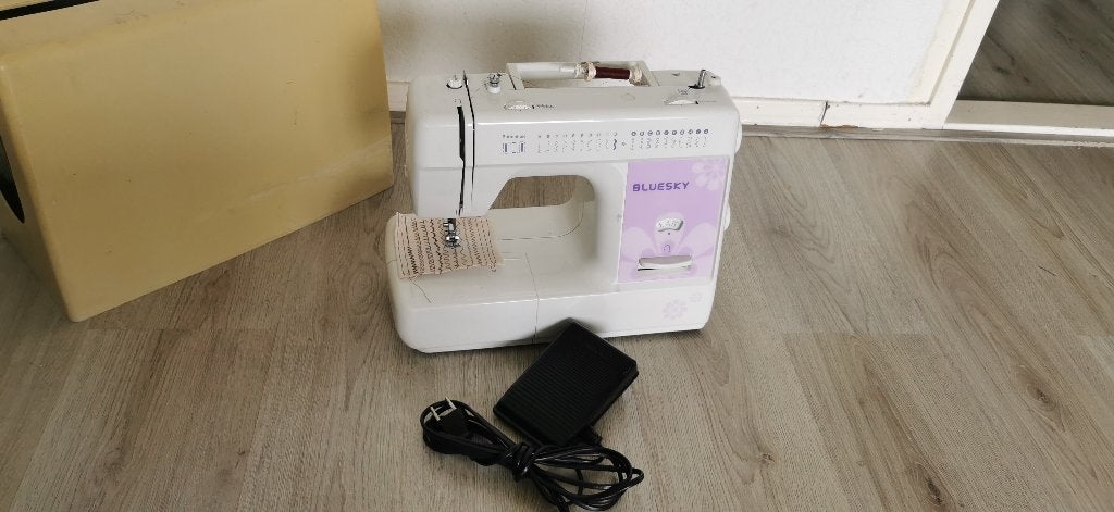 Naaimachine BLUESKY 8360 werkt goed, Ophalen of Verzenden, Zo goed als nieuw, Naaimachine, Overige merken
