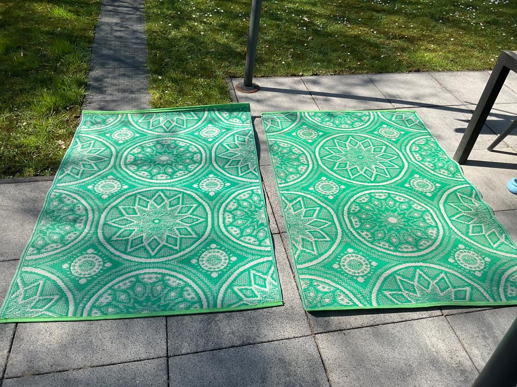 Twee buitenkleden zien er netjes uit prijs voor beiden, Ophalen, Gebruikt
