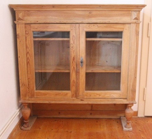 Kast van oud grenen, Ophalen