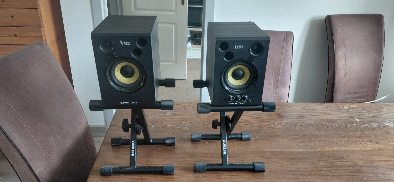 Hercules DJ Monitor 42 speakerset met verstelbare statieven, Studiomonitor, Gebruikt, Inclusief standaarden, Minder dan 60 watt