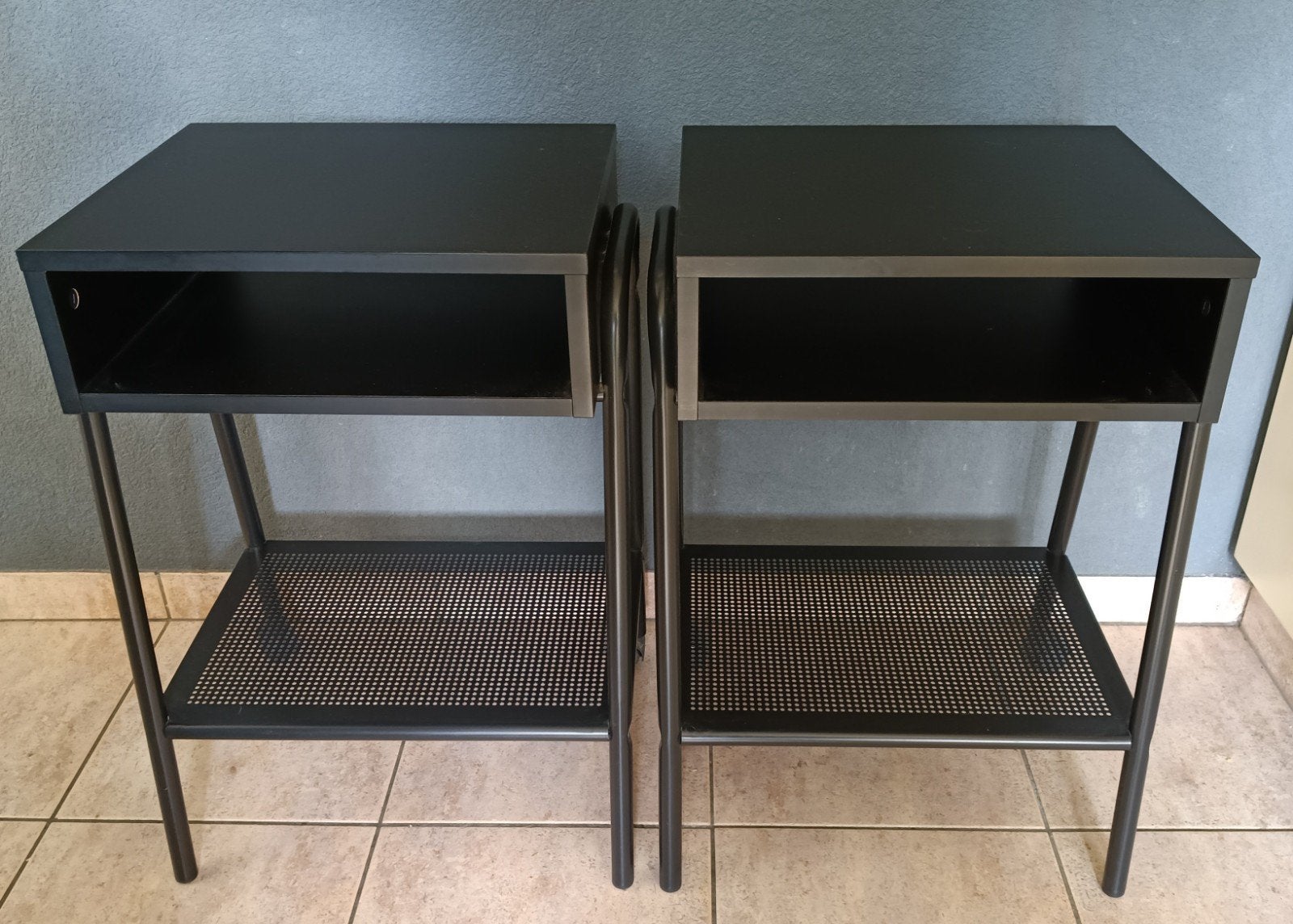 Set van twee nachtkastjes, Huis en Inrichting, Ophalen, Minder dan 45 cm, 55 tot 70 cm