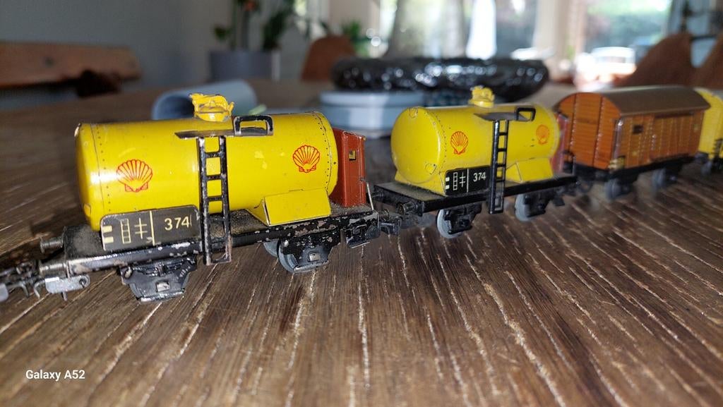 leuke treinset, oud model trein met echt oude wagons, Wisselstroom, Treinset, Ophalen of Verzenden, Zo goed als nieuw