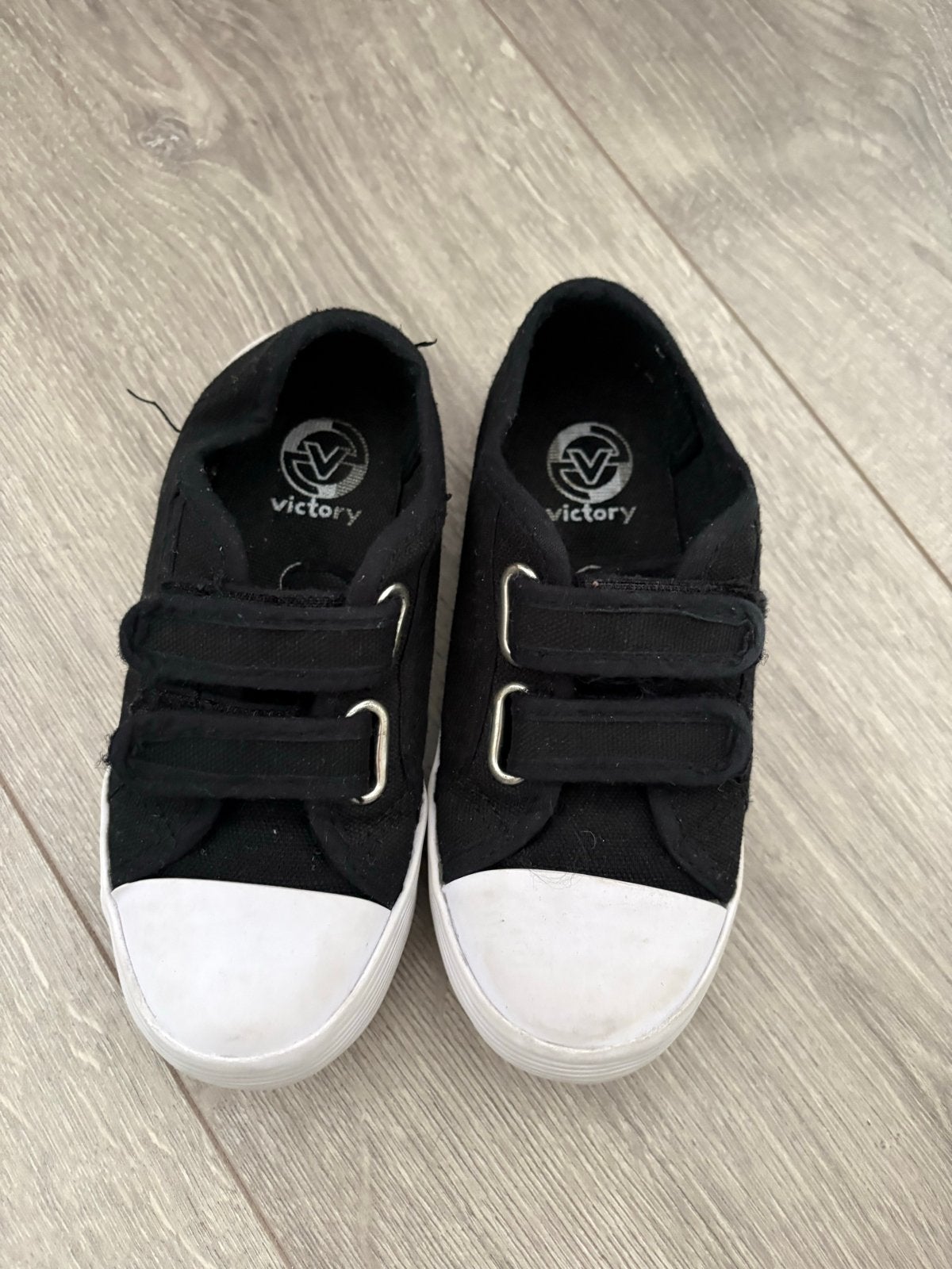 Zwarte Victory sportschoenen voor kinderen maat 29, Gebruikt, Ophalen of Verzenden, Jongen of Meisje, Sportschoenen
