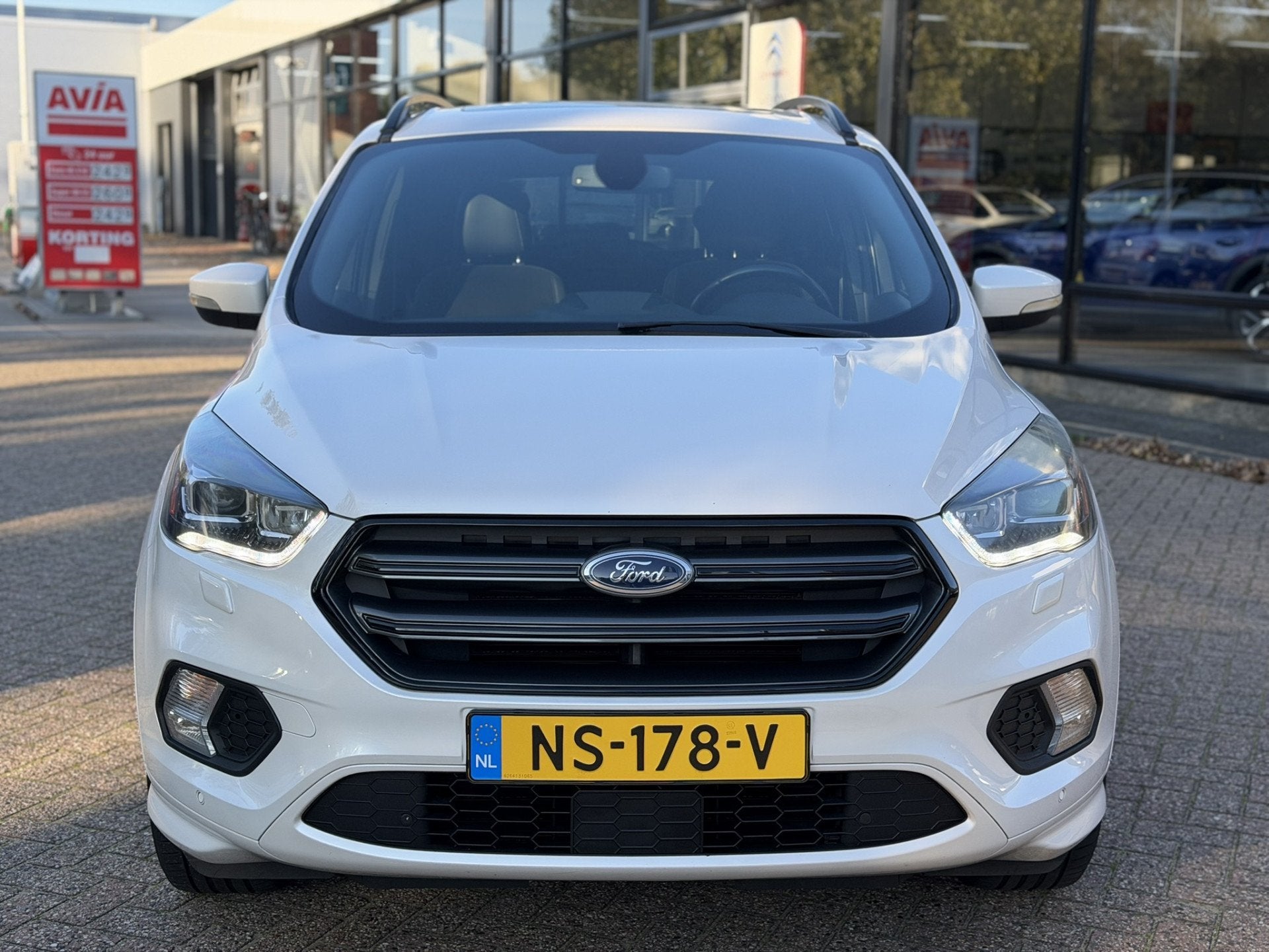 Ford Kuga 1.5 EcoBoost ST Line Camera | Trekhaak | NL AUTO !, Dealer onderhouden, Stof, 4 cilinders, Wit