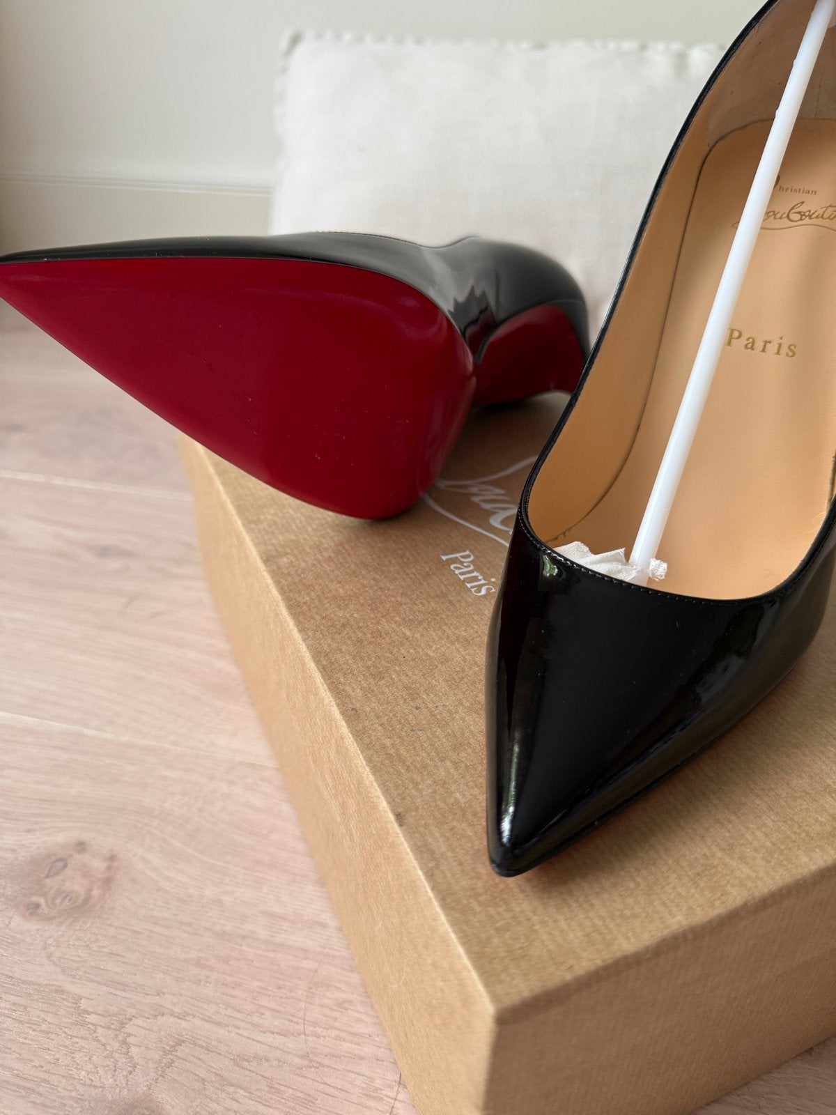 Christian Louboutin Kate 100 Zwarte Lakleren Pumps Maat 41, Pumps, Zwart, Nieuw, Ophalen of Verzenden