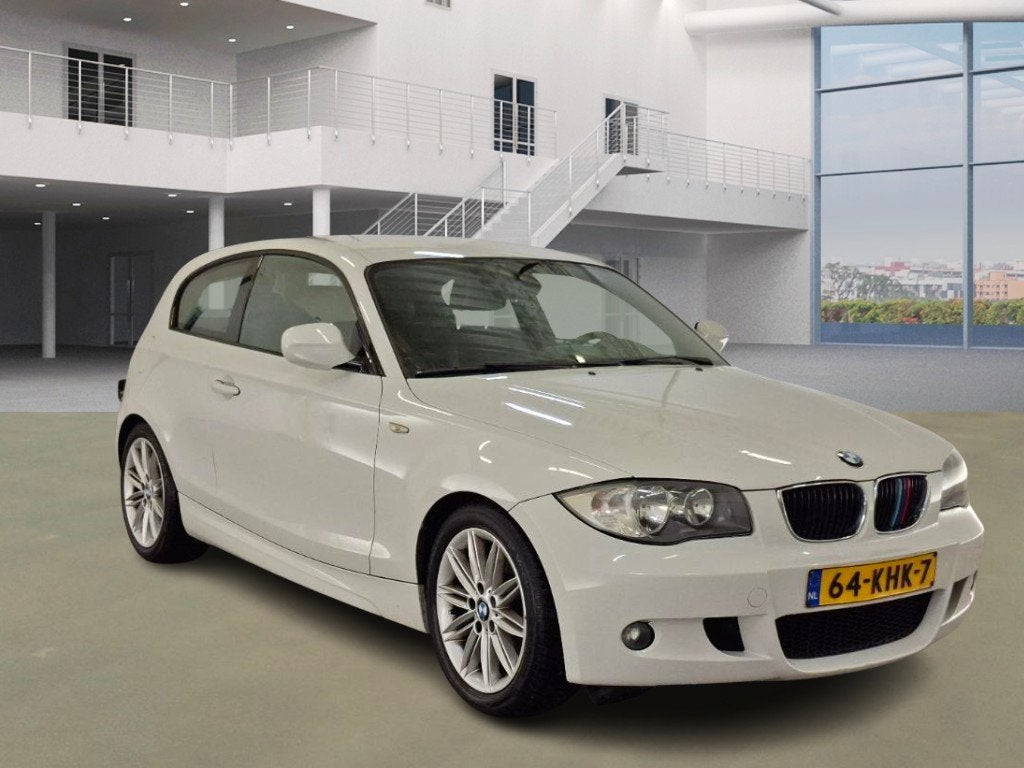 BMW 1-serie 118i M PAKKET|6BAK|XENON|NAVI|PSENSOR|HALFLEDER, Auto's, BMW, Euro 5, Achterwielaandrijving, 4 stoelen, Leder en Stof