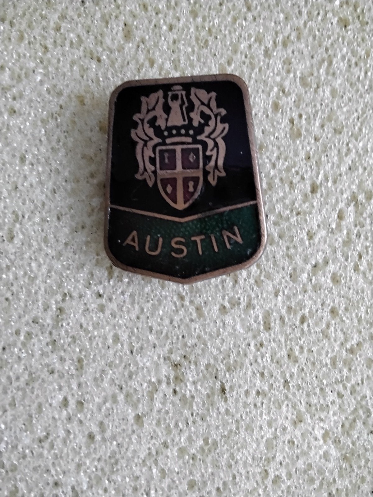 Emaille Austin broche, Verzamelen, Ophalen of Verzenden, Transport