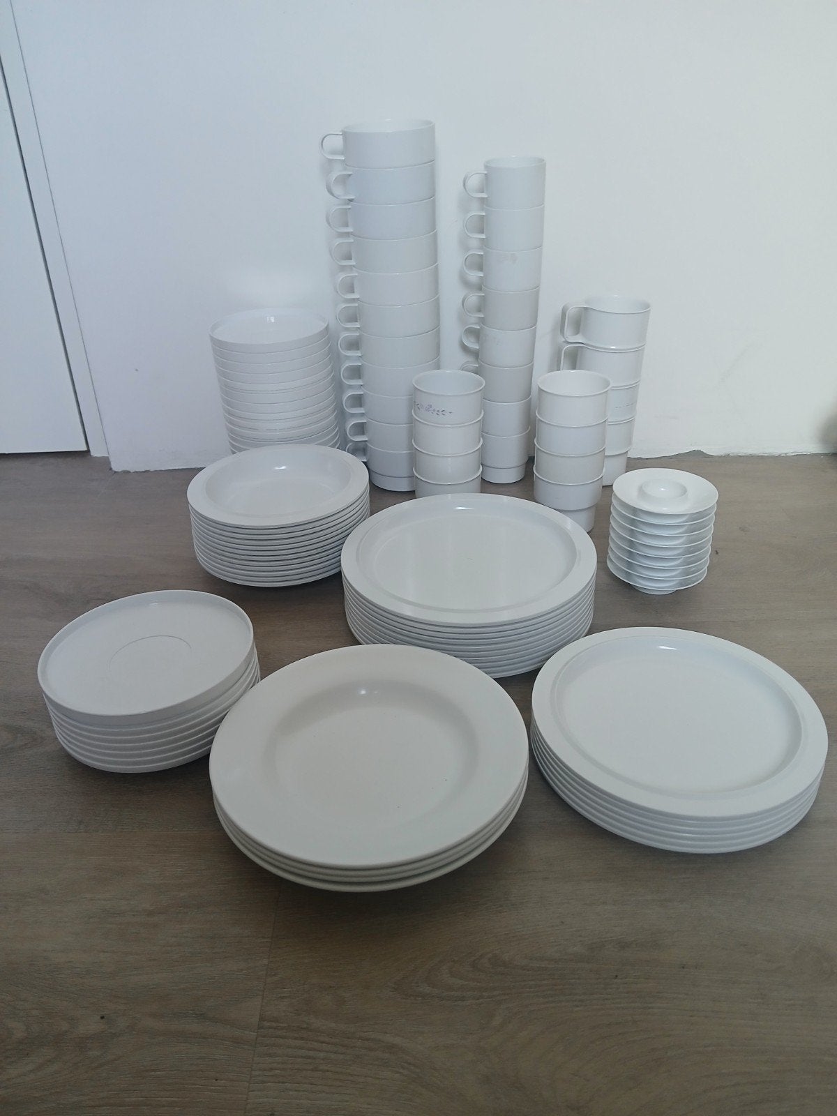 mepal servies wit 88 stuks losse verkoop mogelijk 1 euro per, Ophalen of Verzenden, Gebruikt
